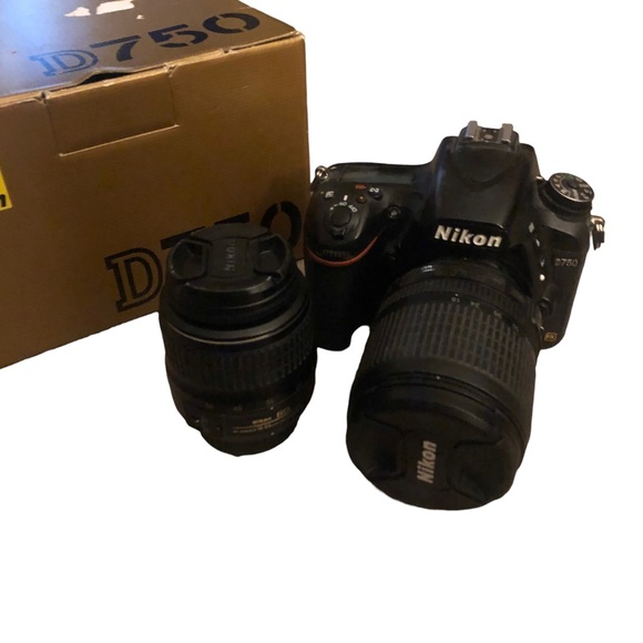Nikon D750 DSLR Digital Camera + 2 lens, battery, charger, cleaning kit, and box - Picture 12 of 15